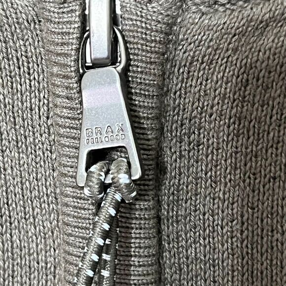 Welcome to my closet! - Picture 4 of 13